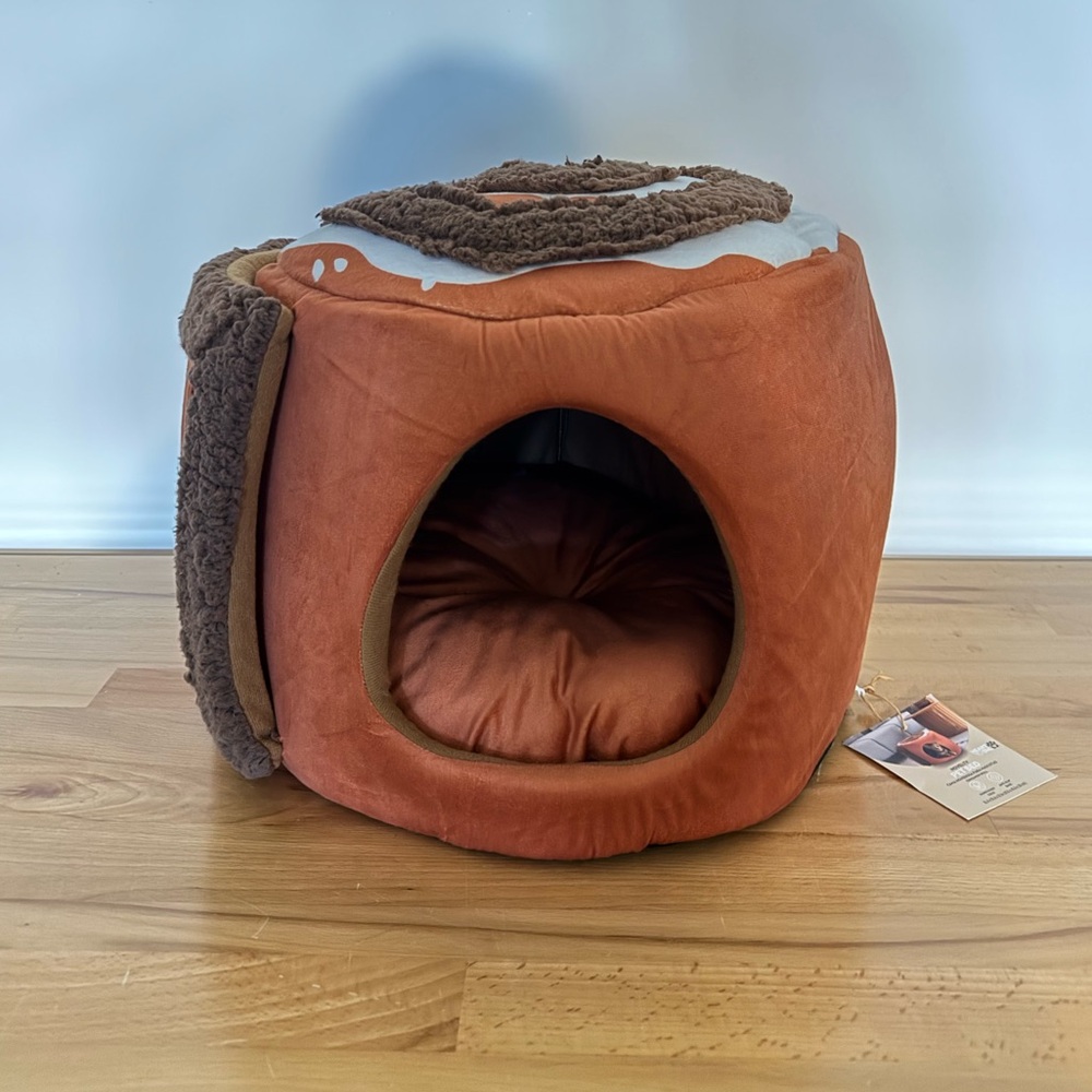 NWT Swiss Roll Pet Bed - Picture 2 of 6